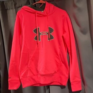 Women’s medium under armour hoodie